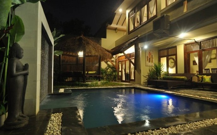 KUTA 5 Bedrooms - Great Location - Breakfast - mic - Villas for