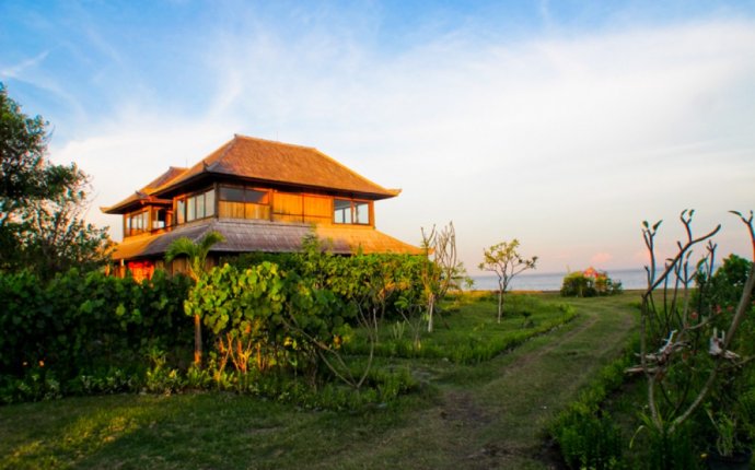 Villa For Sale in Bali Beachfront
